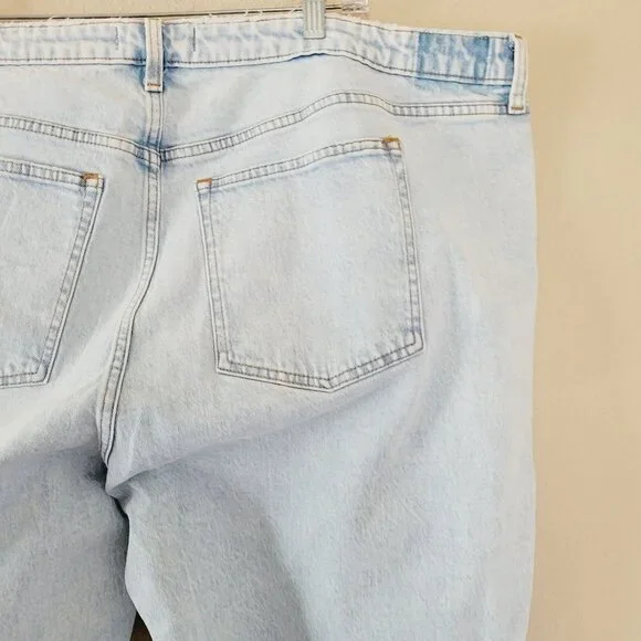 Abercrombie & Fitch Curve Love The Mom High Rise Jean Size 37 / 24 Light Wash - Picture 8 of 9